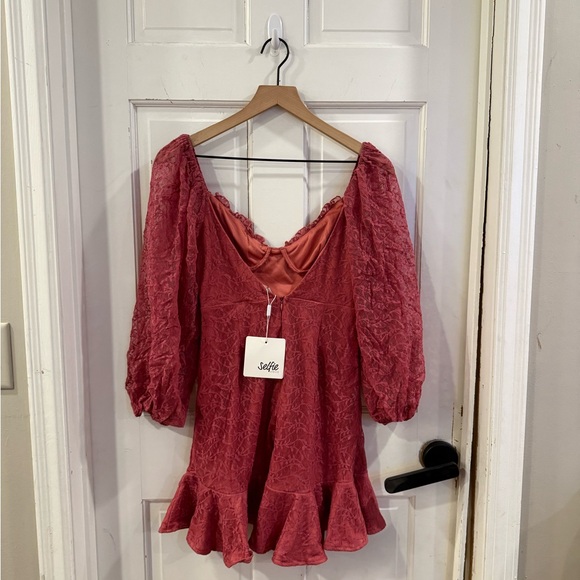 New Selfie Leslie Dress - Picture 4 of 7